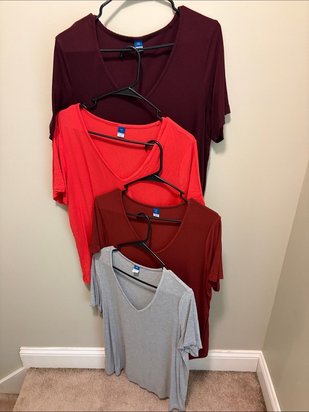 4 Old Navy V-Neck Short Sleeve Tops